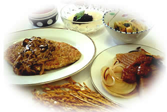 玄米と蓮根のバーグとこんにゃくと野菜のステーキと南蛮漬けと黒豆のデザートリゾット