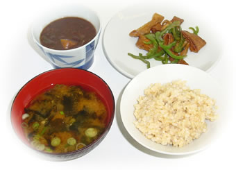玄米ご飯と味噌汁と板麩のソテーと小豆かぼちゃ