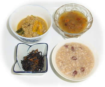 おめでとうとひじきれんこんとかぼちゃとグルテンの煮つけと干しぶどうと干し柿のゼリー