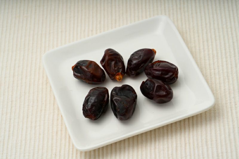 アラブのデーツ クナイジ種 100g｜USOUQ デーツクラウン